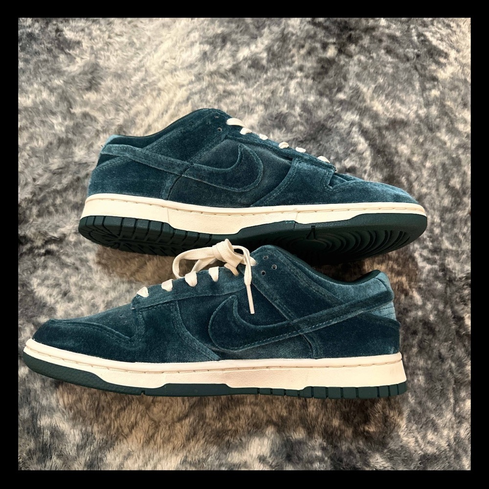 Nike Dunk Low ‘Green Velvet’ Sneakers